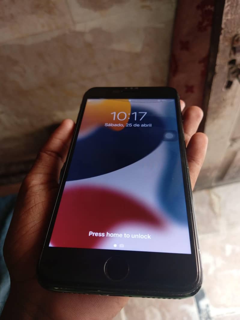 Apple iPhone 7 Plus 6