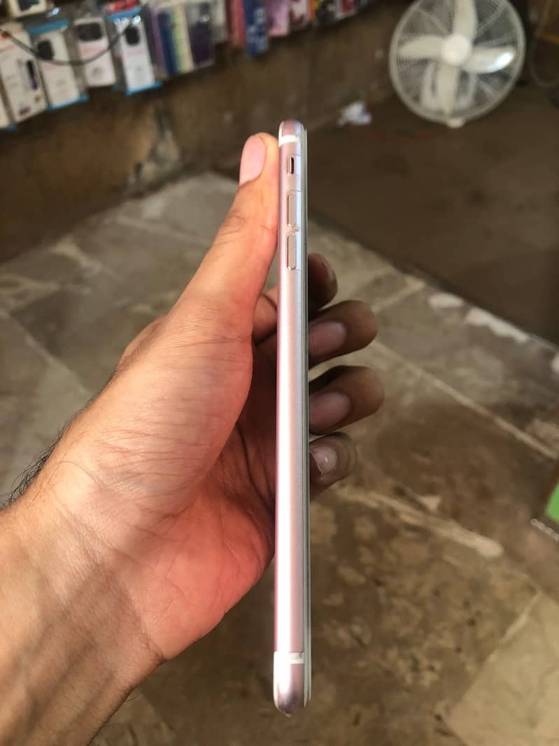 Apple iPhone 7 Plus 2