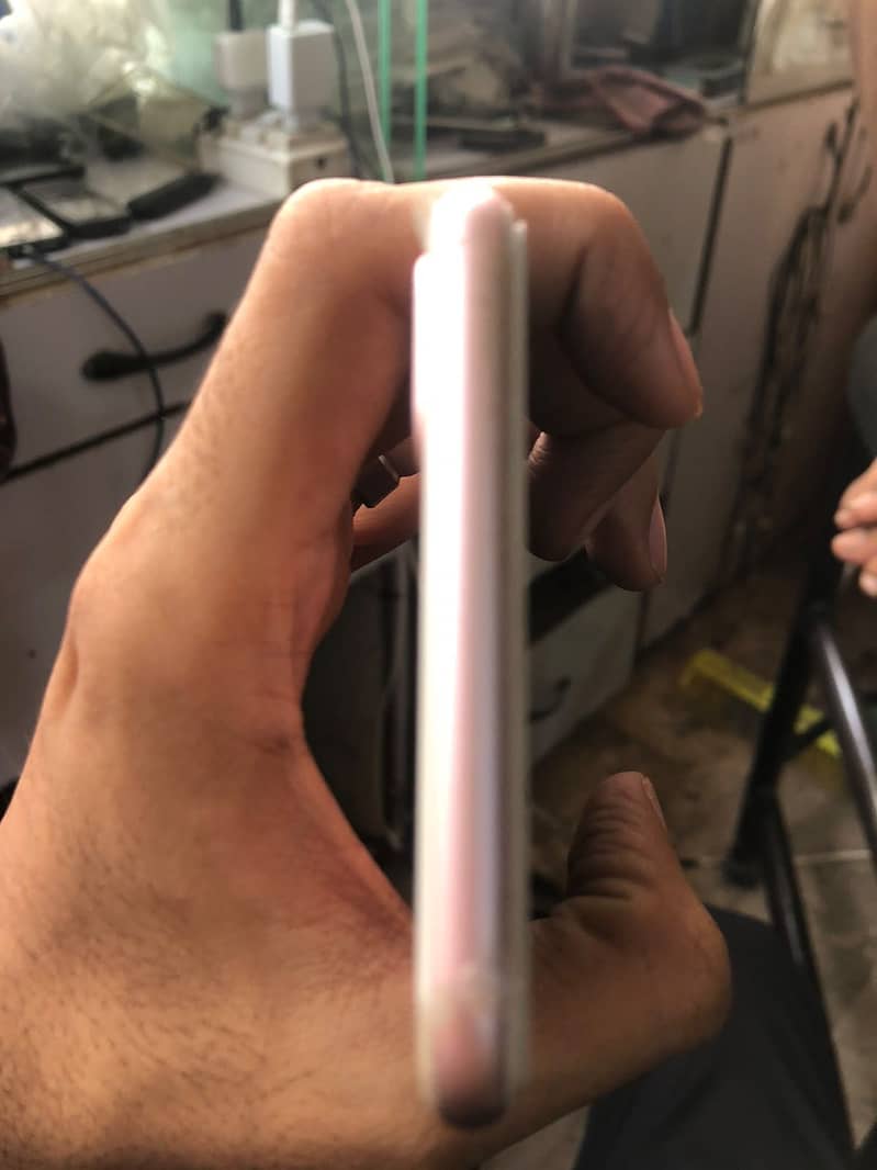 Apple iPhone 7 Plus 9