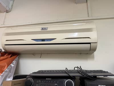 SuperbGeneral Split AC. Barely used