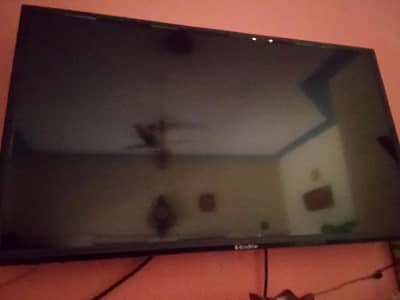 ecostar LED  40 inch 10 by 10 condition