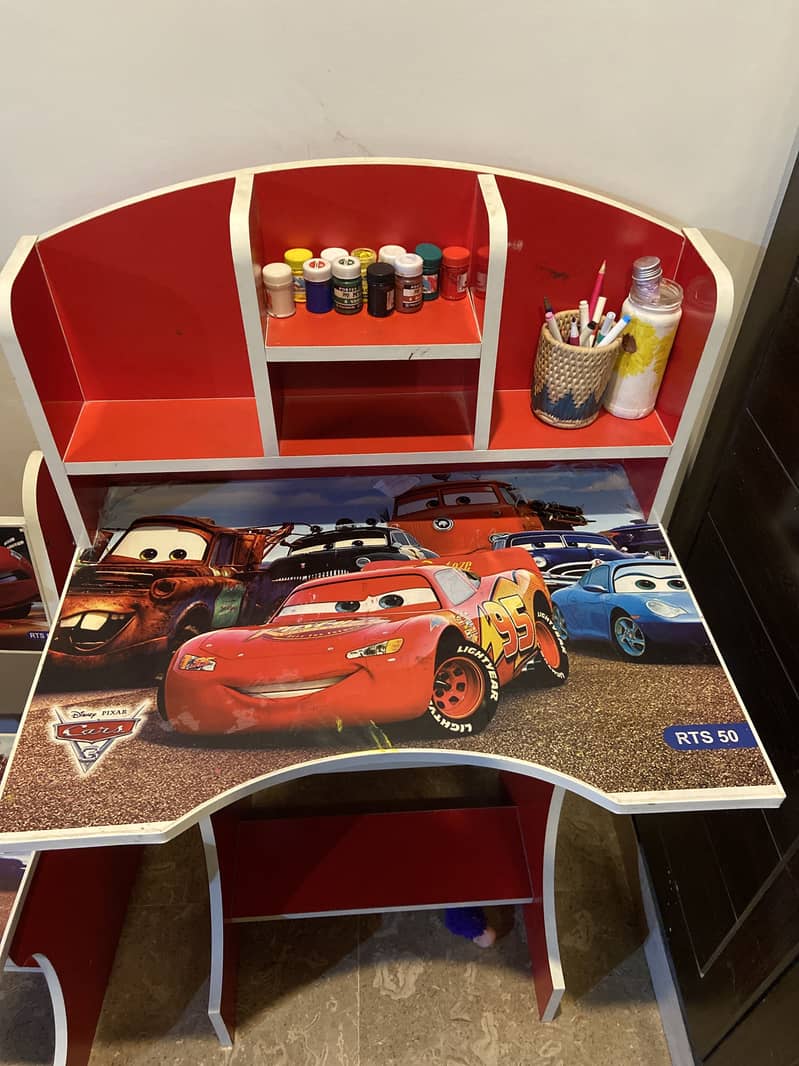 Kids study table 0