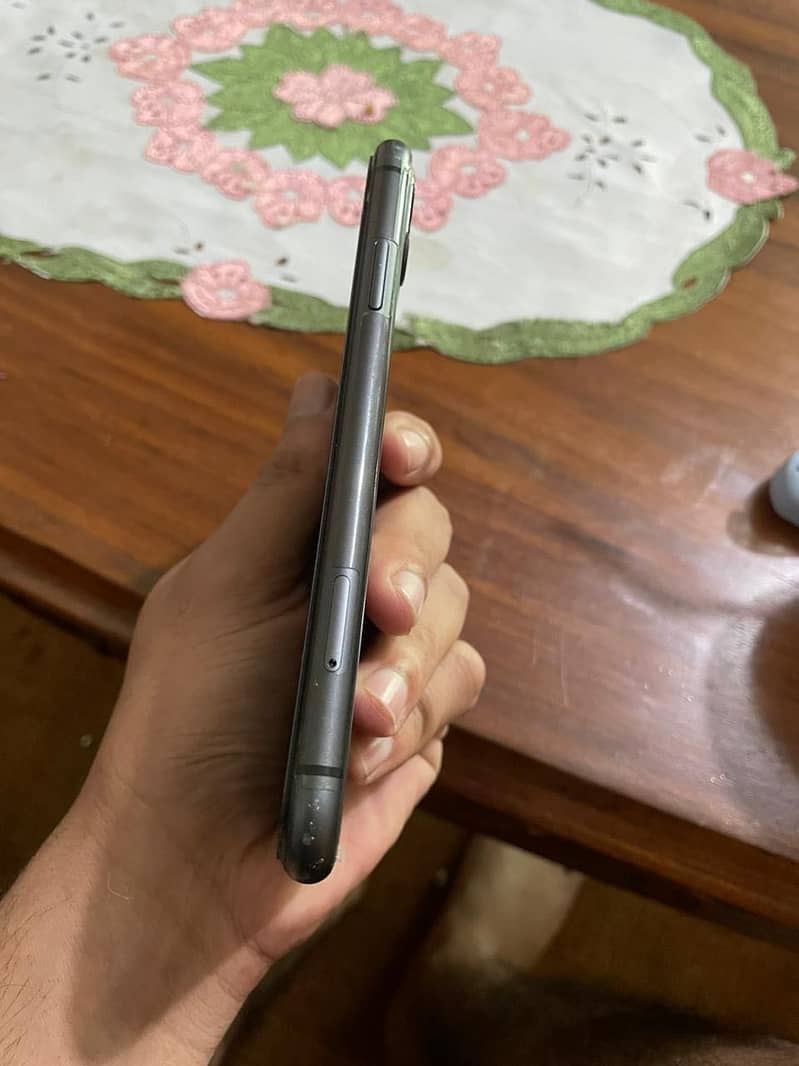 Apple iPhone 11 4