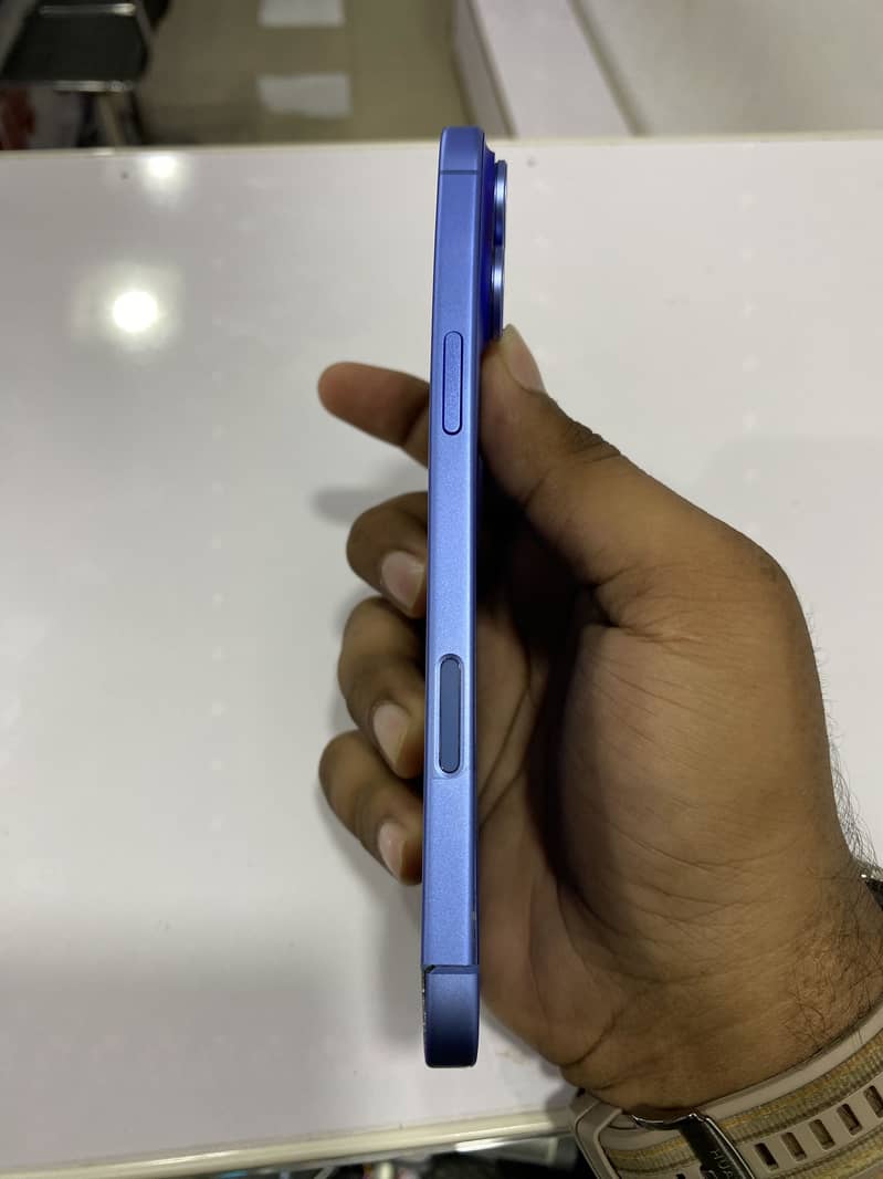 Apple iPhone 16 Plus 1