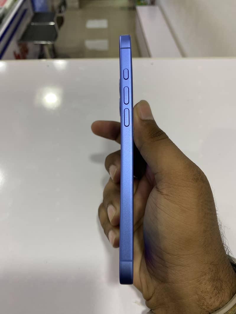 Apple iPhone 16 Plus 4