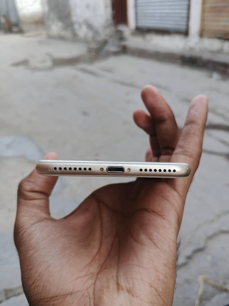 Apple iPhone 7 Plus 2