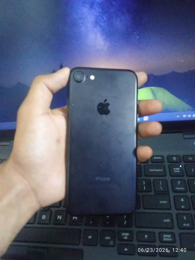 Apple iPhone 7 3