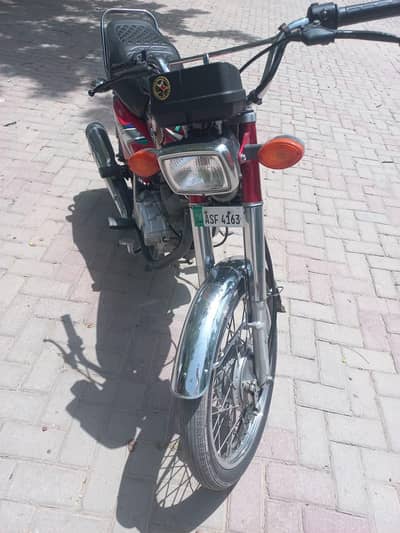 Honda 125 2023 red colour Genuine condition urgent sale