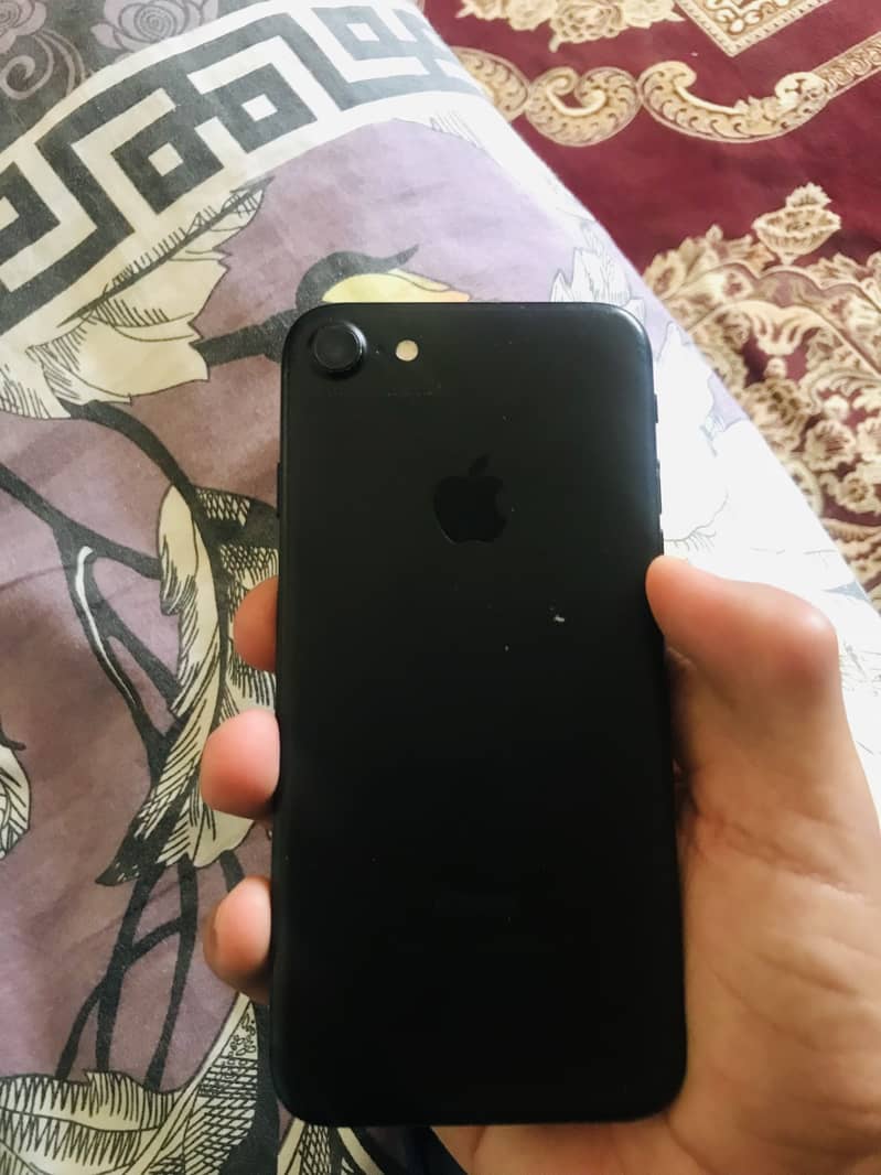 Apple iPhone 7 0