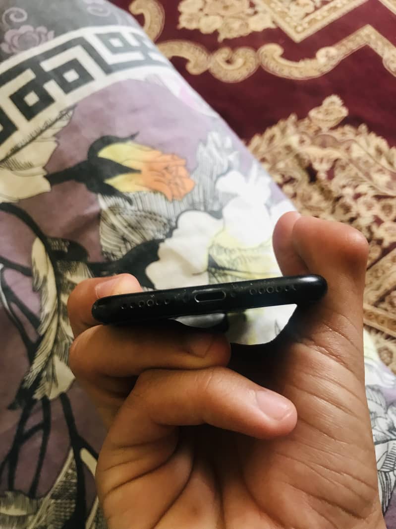Apple iPhone 7 2
