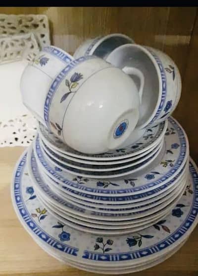Dinnerset +tea cups new for sale urgent