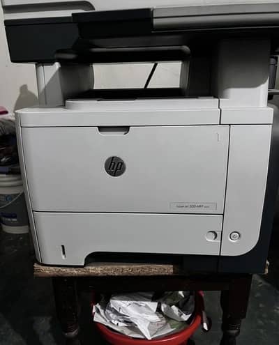HP Laserjet MFP m525