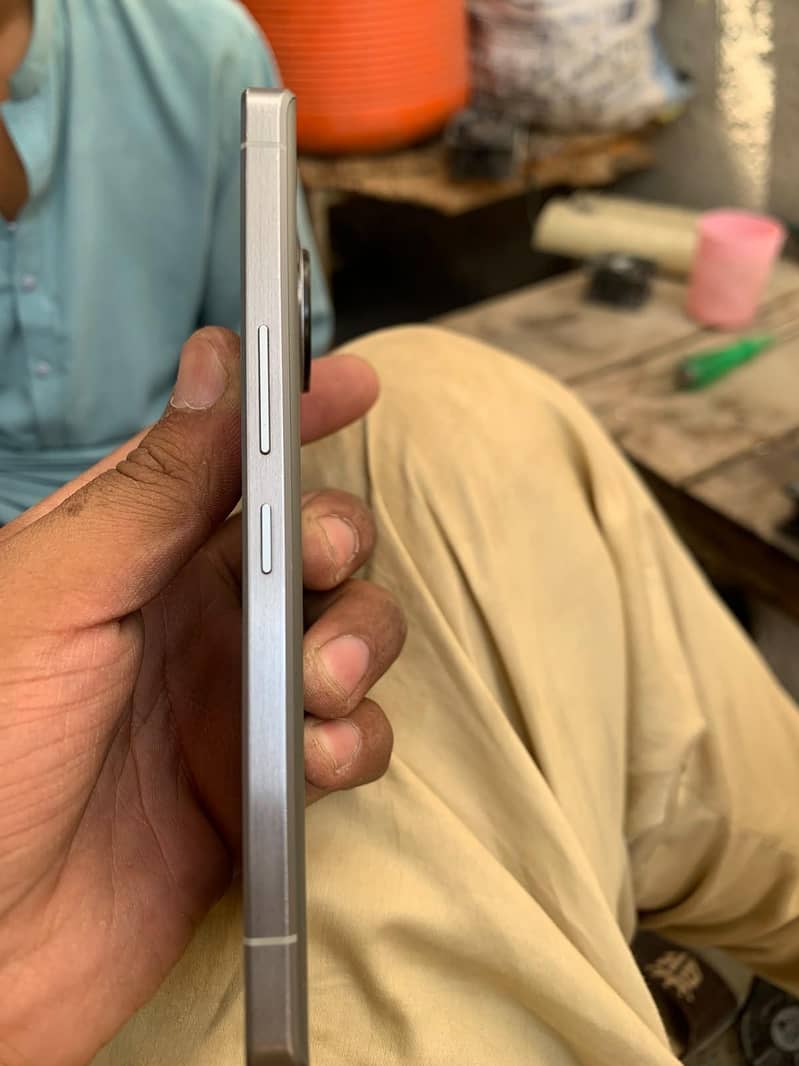 Sharp Aquos Crystal 3