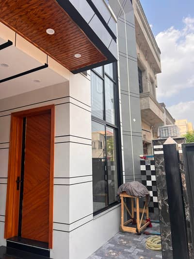 10 MARLA BRAND NEW FACING PARK HOUSE FOR RENT