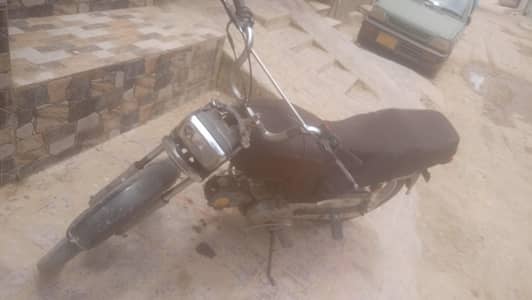 honda 1982 full banaya ha 10/10