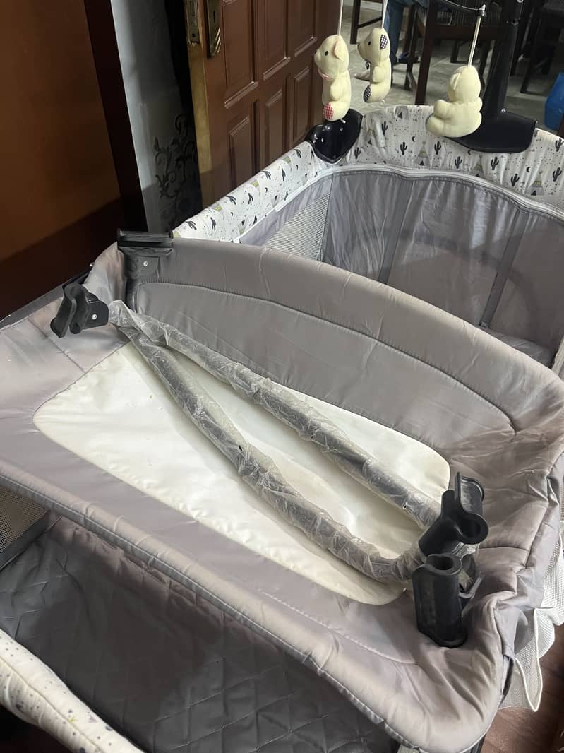 Cot plus playpen 3