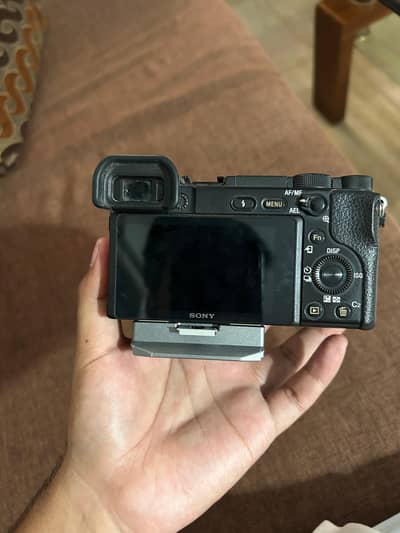Sony A6400 with box 9/10 with 2 battries