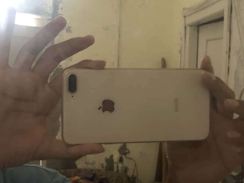 Apple iPhone 8 Plus 0