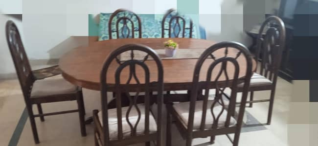 used Dining table with 06 chairs for sale