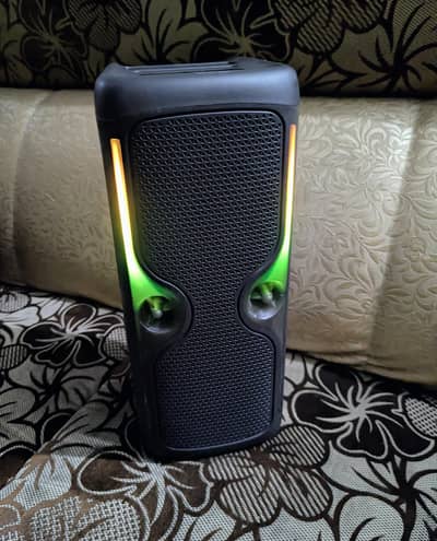 RGB PARTY SPEAKER FOR SALE (CLEAR BASS AND LOUD SOUND )
