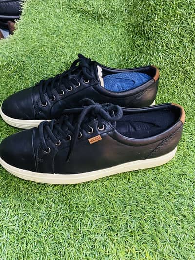 Black sneaker uk 7.5 eur 41 made in Indonesia brand Eco