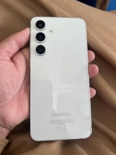 Samsung Mobile S24 fE