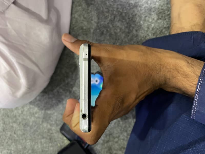 Sharp Aquos R5G 4