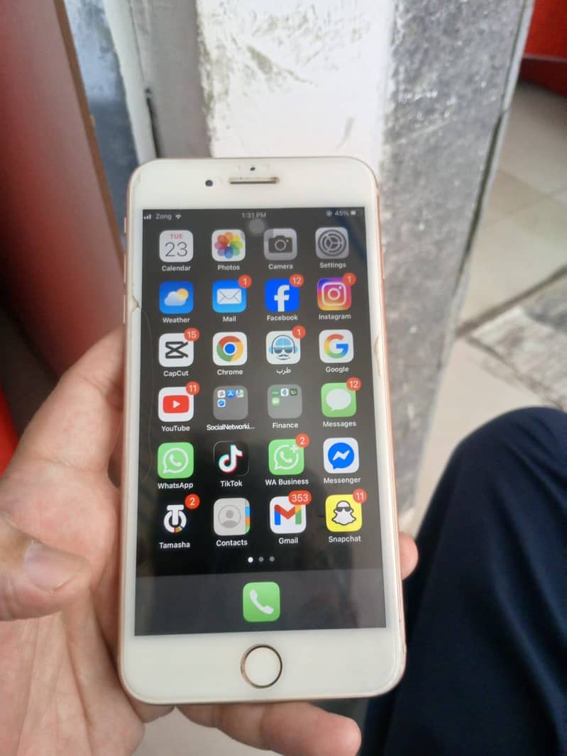 Apple iPhone 8 Plus 0