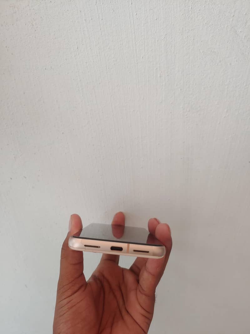 Google Pixel 8 4