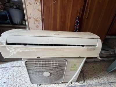 1.5 ton ac inverter originall orient used only few months