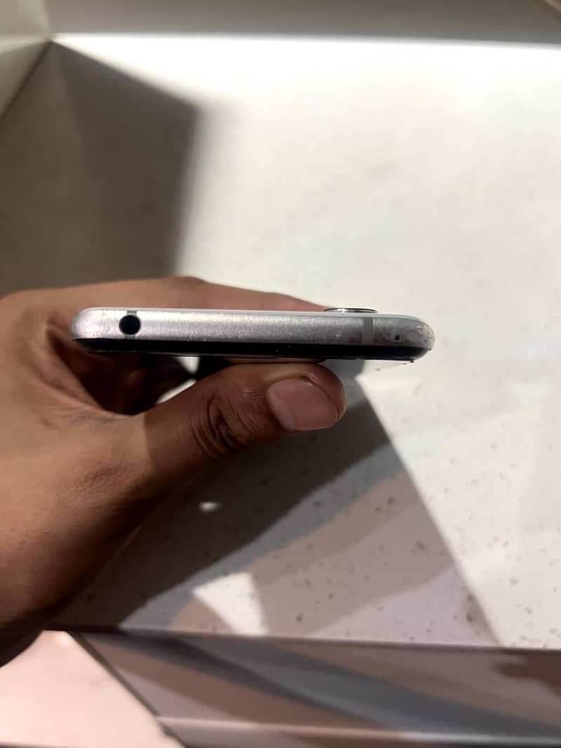 Sharp Aquos R3 2
