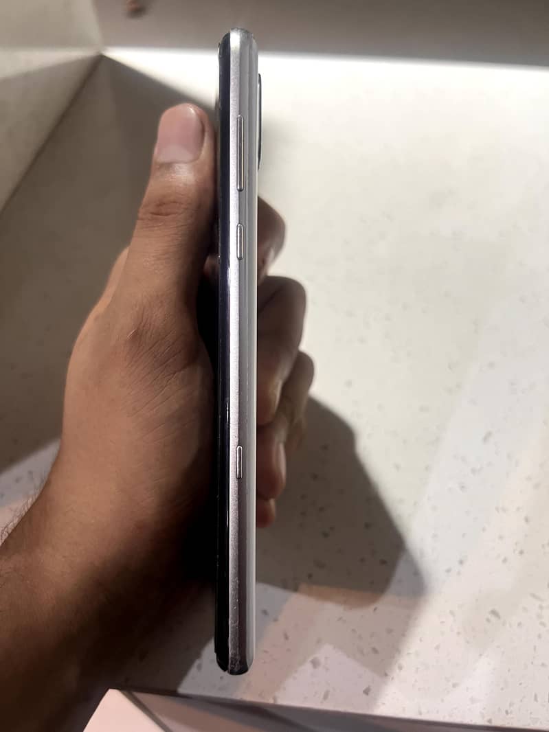 Sharp Aquos R3 5