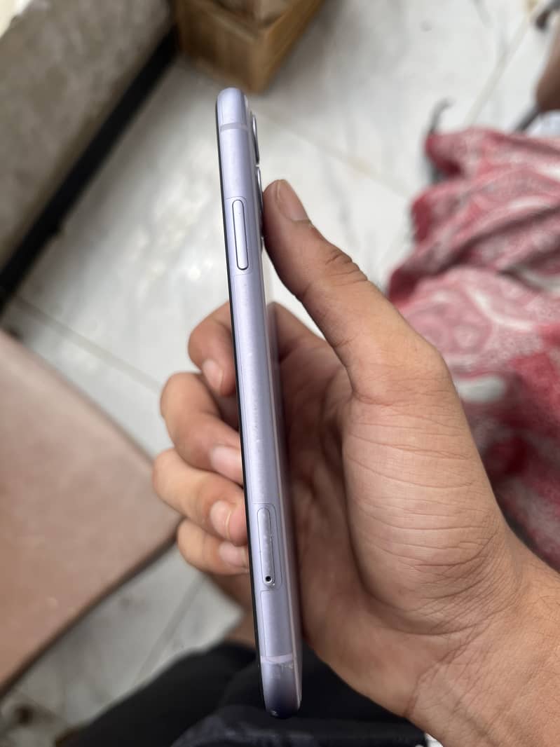 Apple iPhone 11 3