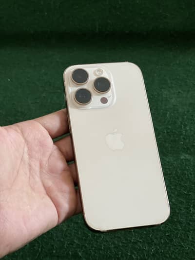 Apple iPhone 16 Pro Desert titanium