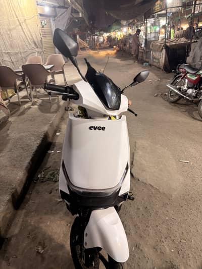 Evee Gen Z pro 90km range lithium battery