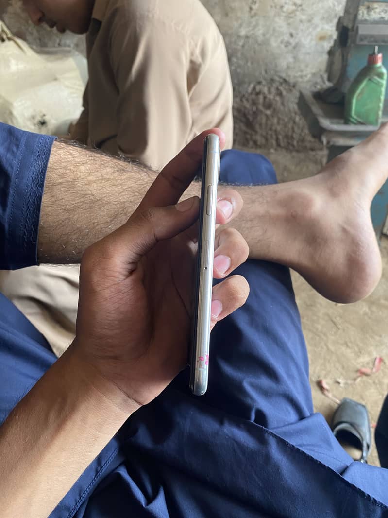 Apple iPhone X 5