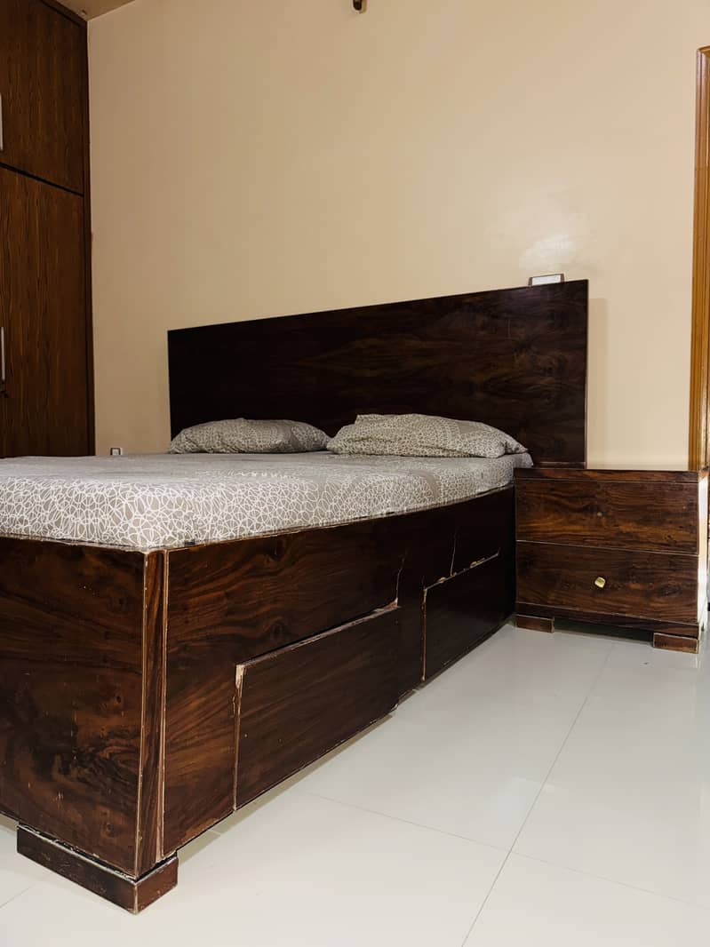 Solid Wood King Size Bed Set 1