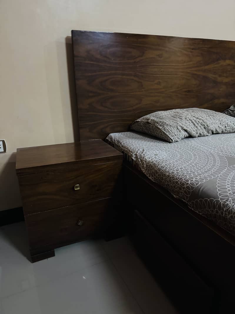Solid Wood King Size Bed Set 3
