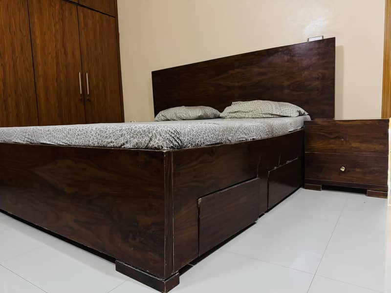 Solid Wood King Size Bed Set 4