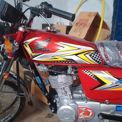 Honda 125 2025/7 karachi number excellent and original condition