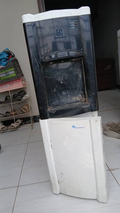 Electrolux Water Dispenser + Freezer