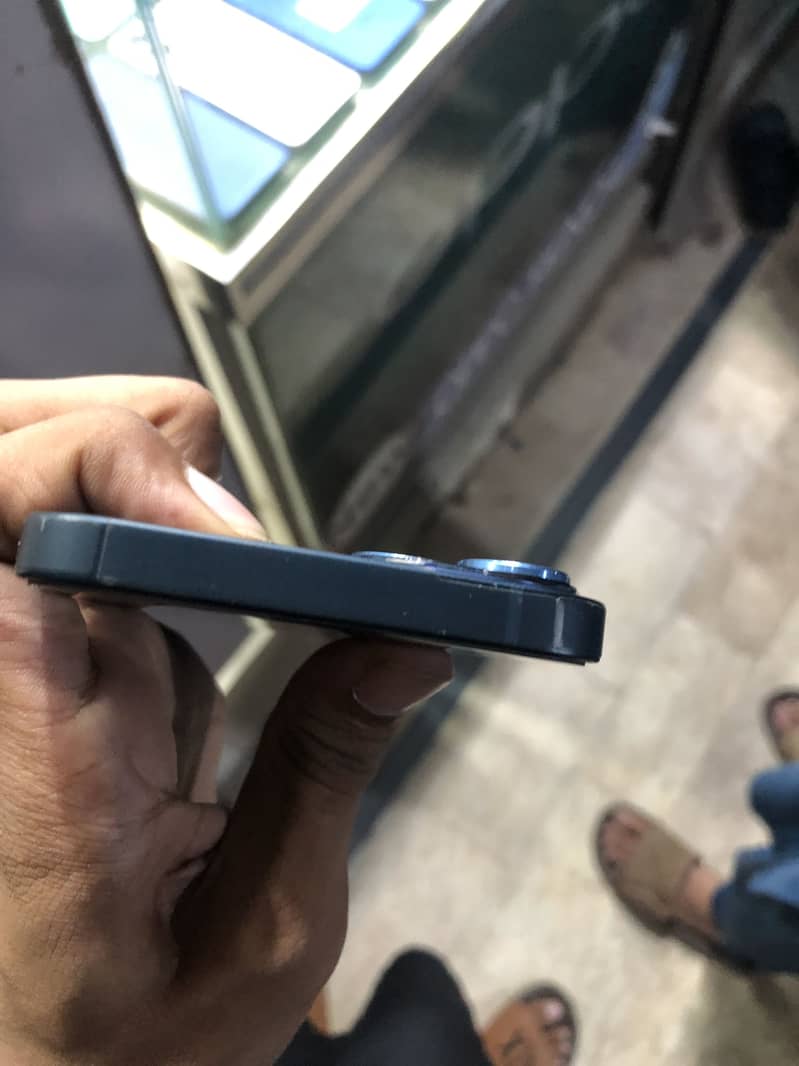 Apple iPhone 13 4