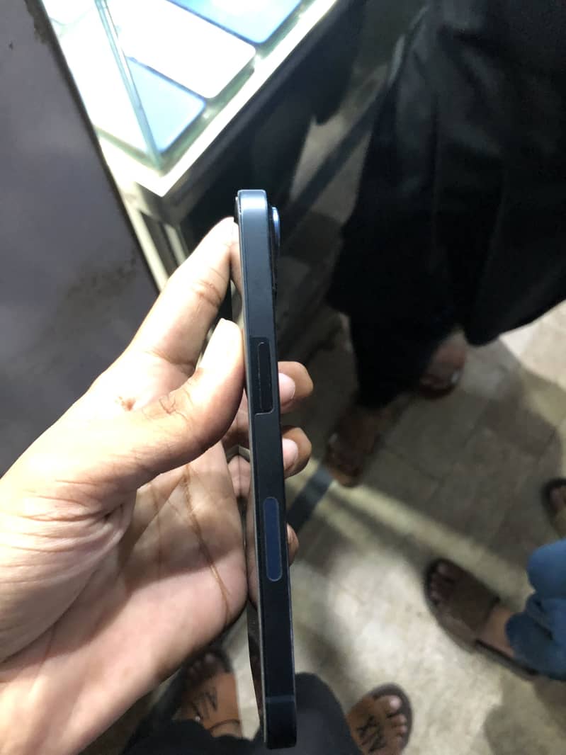 Apple iPhone 13 5