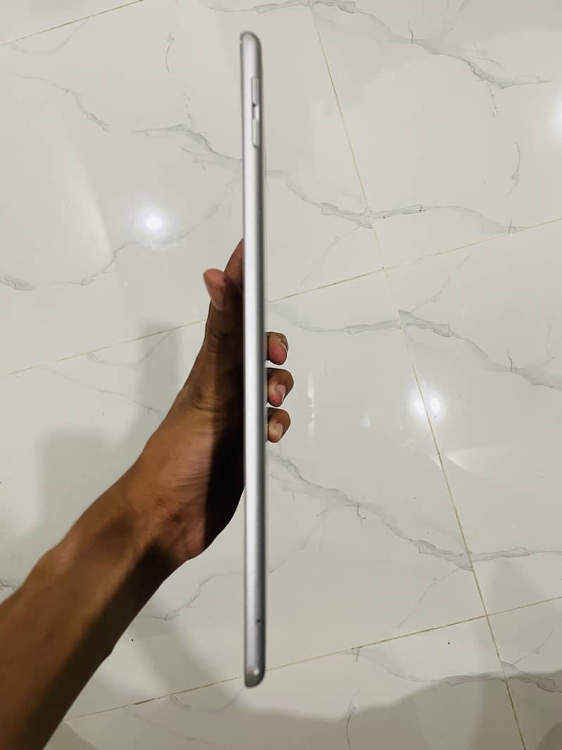 iPad 6th Generation 4