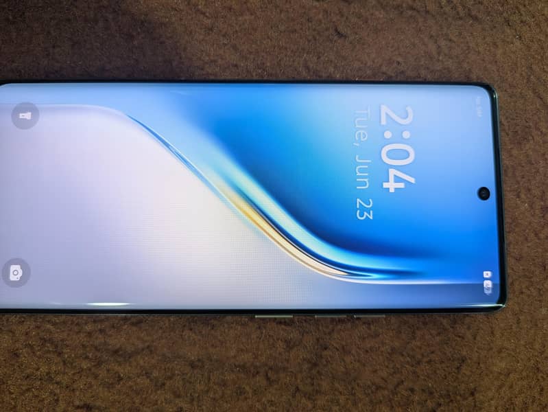 Tecno CAMON 40 Pro 1