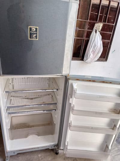 Dawlance refrigerator one family used