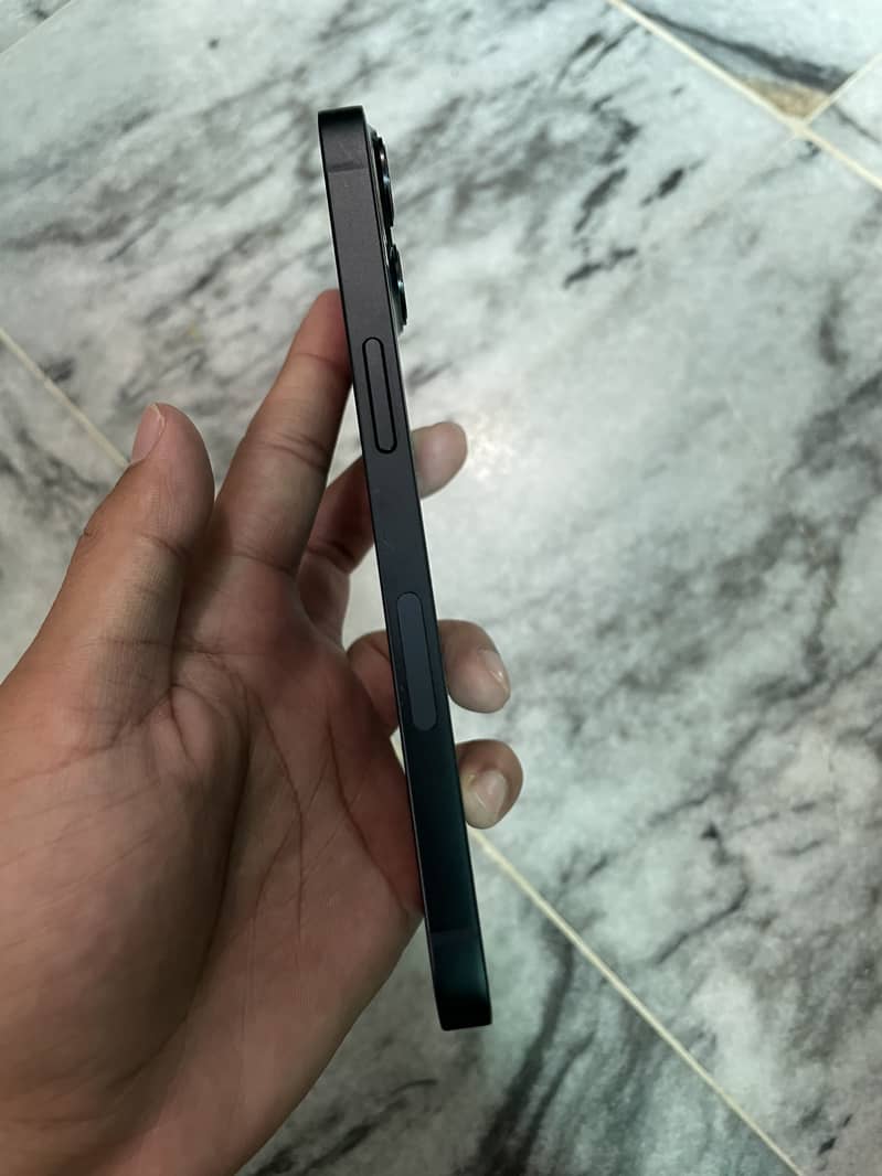 Apple iPhone 13 1