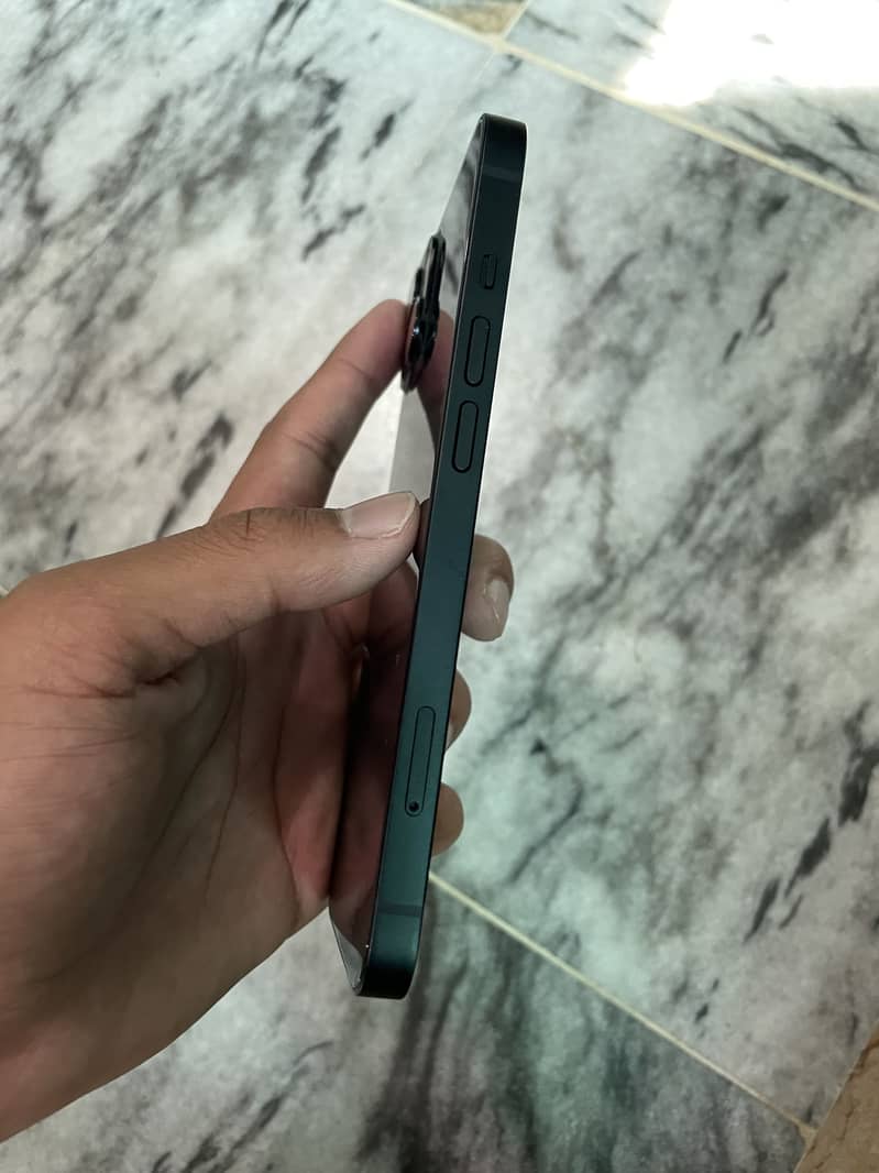 Apple iPhone 13 3