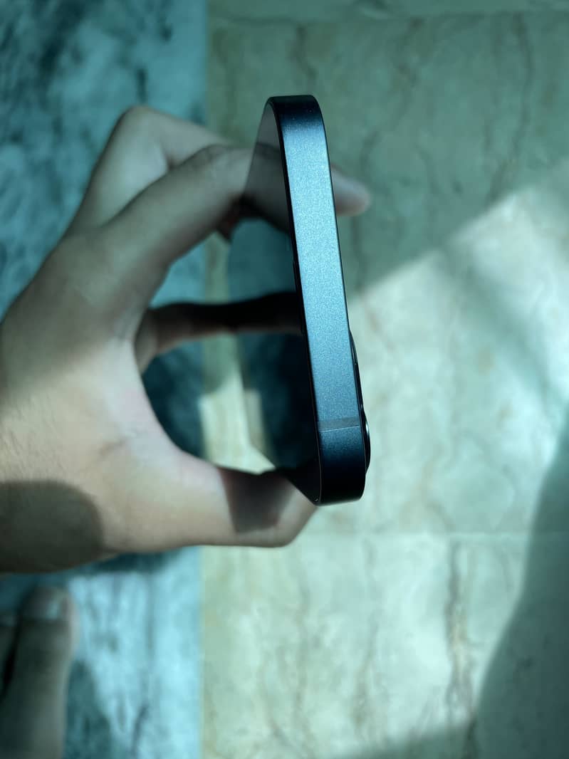 Apple iPhone 13 4