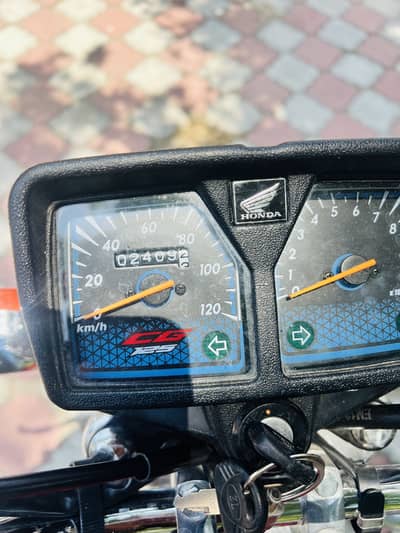 Honda 125 available for sale model 26